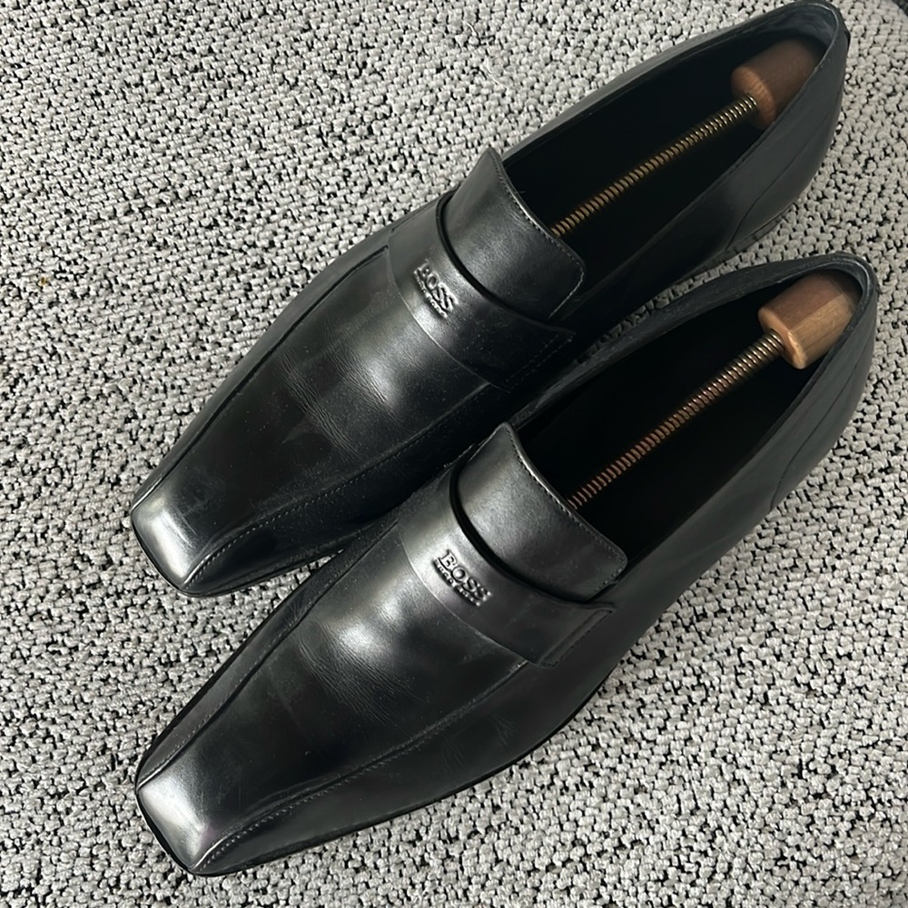 Black Men’s Hugo Boss dress loafers Size 10.5